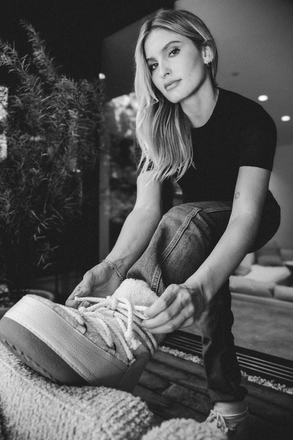 MANON CROW